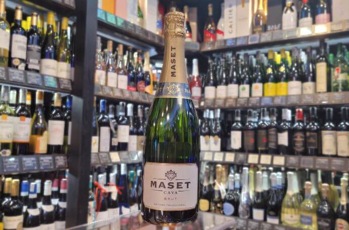 CAVA MASET BRUT HISZPAŃSKIE WINO MUSUJĄCE WYTRAWNE